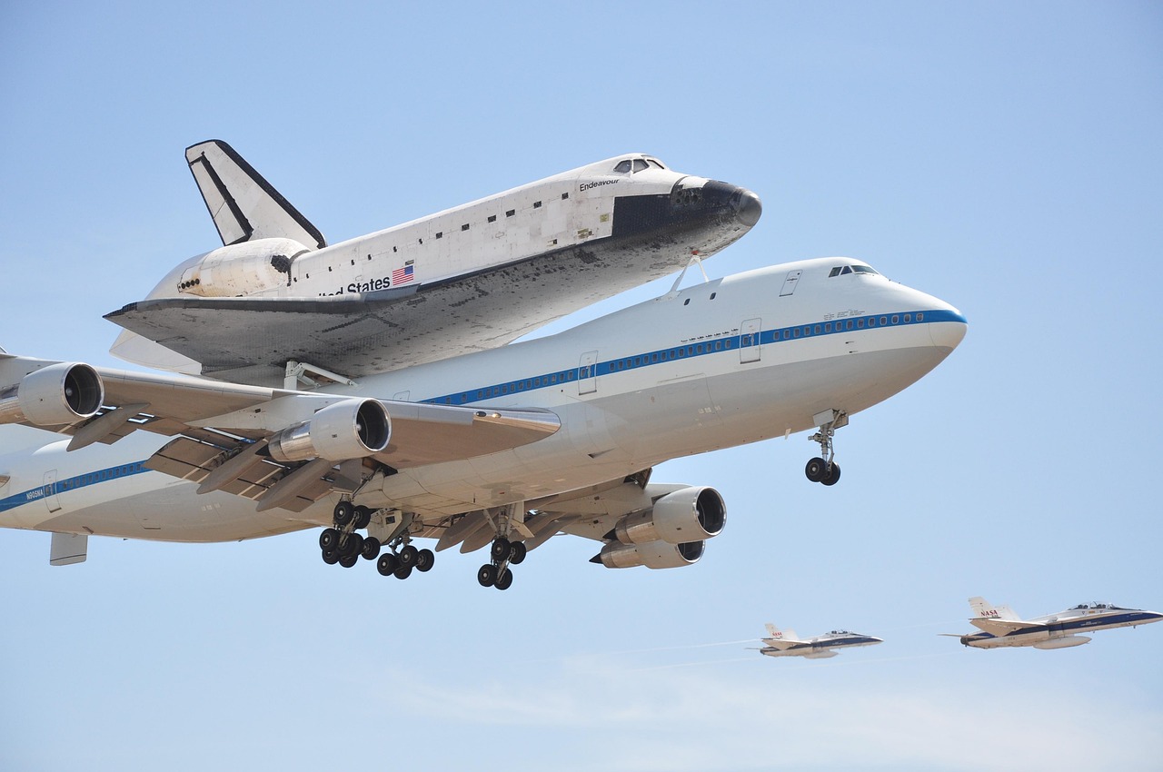 探索航空技術(shù)革新，最新飛機與未來展望